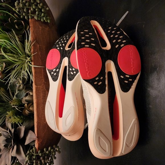 Nike White and Black Athletic Shoes - Picture 3 of 5